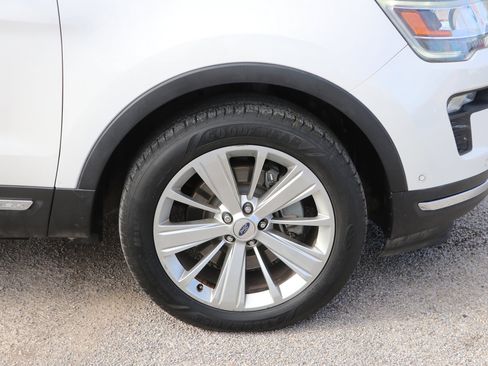 Used 2018 Ford Explorer Limited w/ Equipment Group 301A AWD/4WD image 9