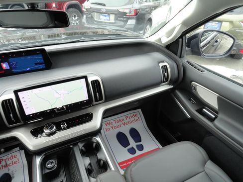 New 2025 Ford Expedition Active image 22