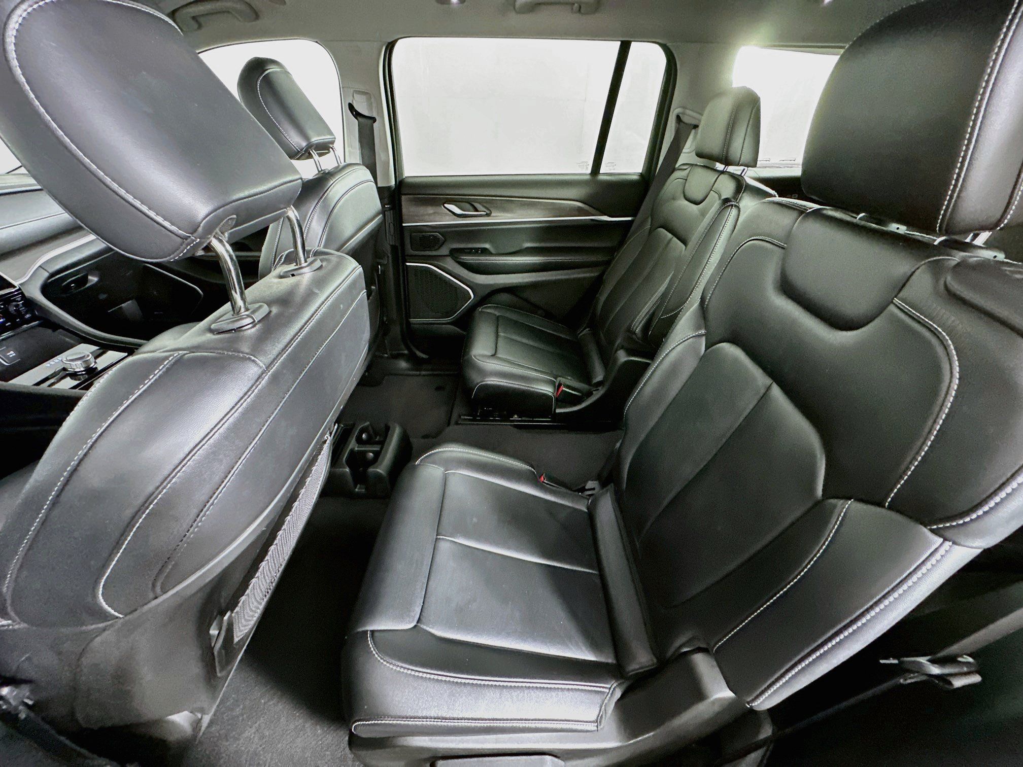 Used 2022 Jeep Grand Cherokee L Limited RWD image 28