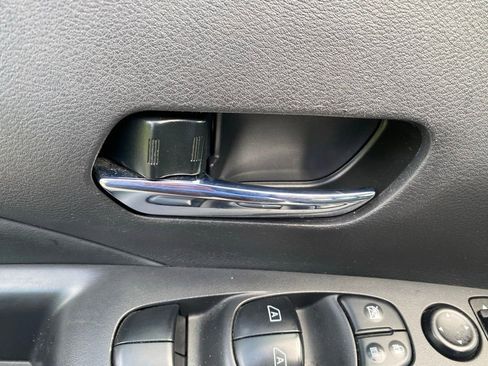 Used 2020 Nissan Kicks SR w/ SR Premium Package FWD image 14