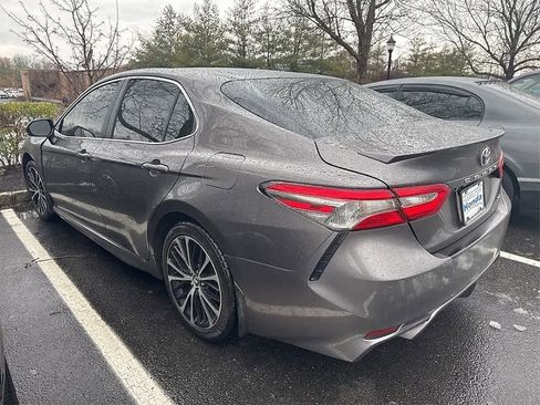 Used 2018 Toyota Camry SE image 6