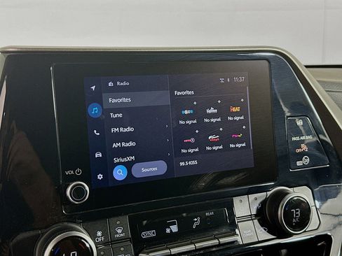 Used 2024 Toyota Highlander LE image 21