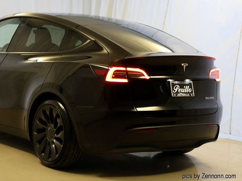 Used 2021 Tesla Model Y Performance image 8