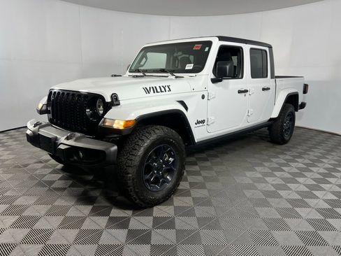 Used 2023 Jeep Gladiator Sport AWD/4WD image 4