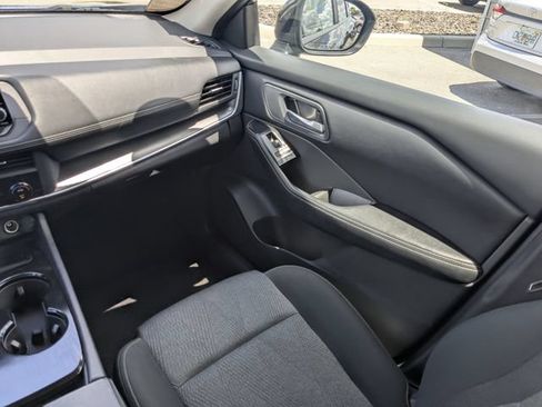 Used 2024 Nissan Rogue SV FWD image 20