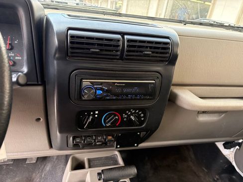 Used 2005 Jeep Wrangler Rubicon AWD/4WD image 22