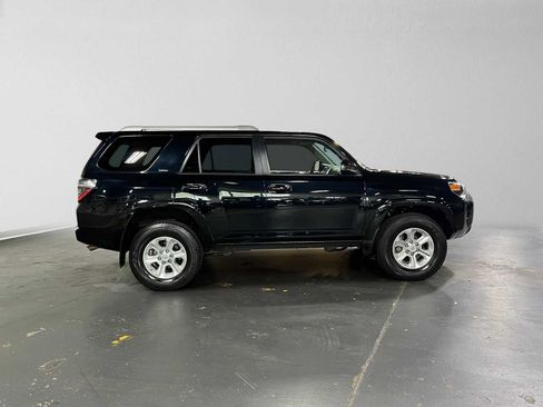 Used 2015 Toyota 4Runner SR5 AWD/4WD image 2
