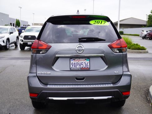 Used 2017 Nissan Rogue SL w/ SL Premium Package FWD image 9