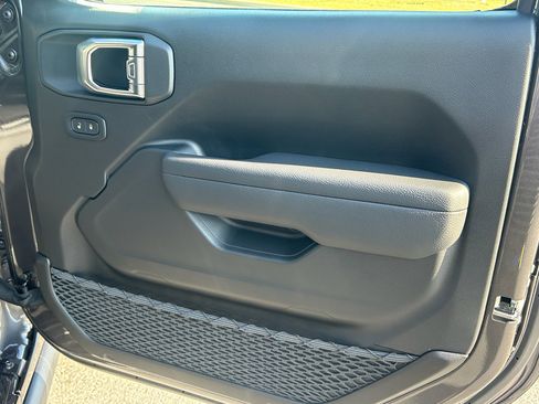 New 2025 Jeep Gladiator Willys image 21