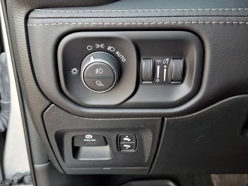 Used 2022 RAM 1500 Limited AWD/4WD image 25
