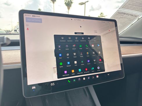 Used 2023 Tesla Model Y Long Range image 28