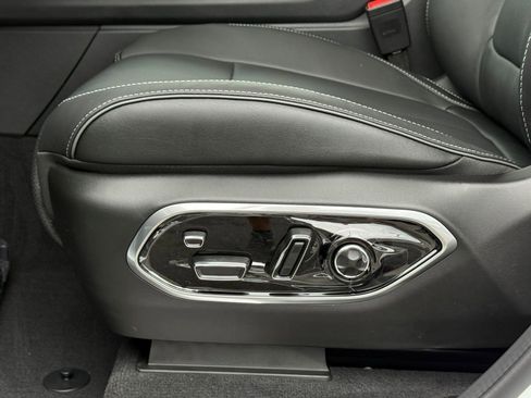 New 2025 Jeep Grand Cherokee Overland w/ Adv Protech Group III image 19