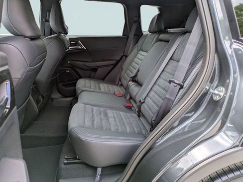 New 2026 Mitsubishi Outlander LE image 14