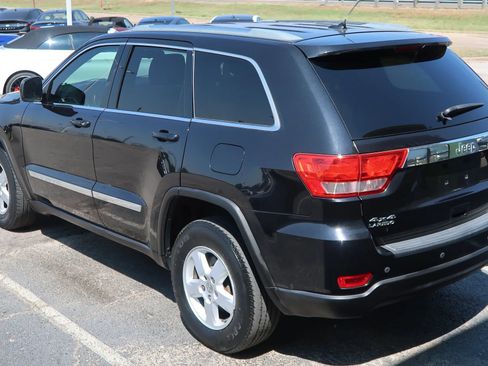 Used 2012 Jeep Grand Cherokee Laredo w/ Laredo E Group AWD/4WD image 11