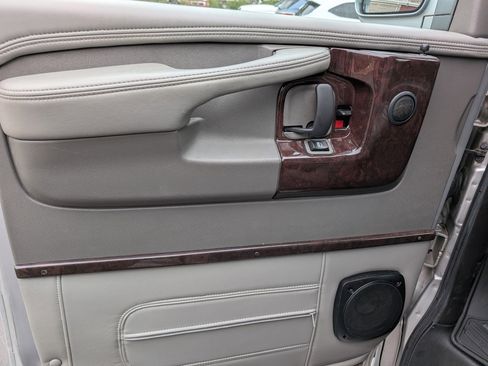 Used 2014 GMC Savana 1500 SLT image 14