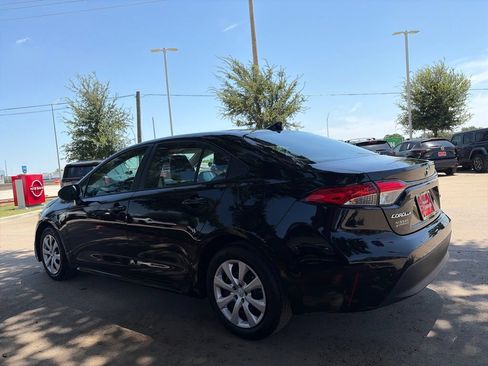 Used 2025 Toyota Corolla LE FWD image 4