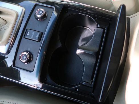 Used 2017 INFINITI QX70 3.7 w/ Premium Package image 32