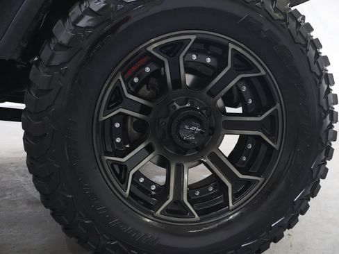 Used 2021 Jeep Gladiator Overland w/ Popular Equipment Package AWD/4WD image 36