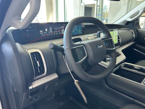 New 2026 Ford Expedition Active image 18