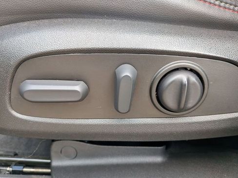 Used 2023 Chevrolet Traverse RS image 13