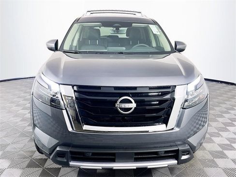 New 2025 Nissan Pathfinder SL image 3