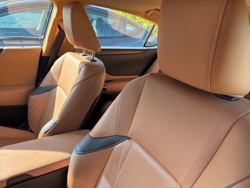 Used 2023 Lexus ES 300h w/ Accessory Package (Z1) image 8