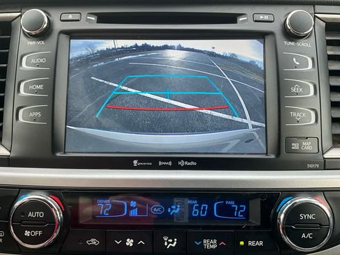 Used 2017 Toyota Highlander XLE image 18