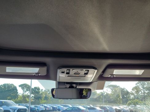 Used 2025 Toyota Sequoia Limited AWD/4WD image 19
