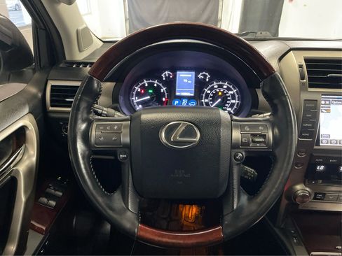 Used 2015 Lexus GX 460 image 21