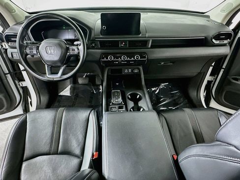 Used 2023 Honda Pilot Touring image 17