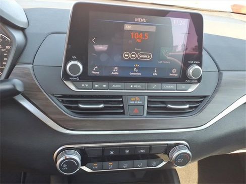 Used 2023 Nissan Altima 2.5 SV image 11