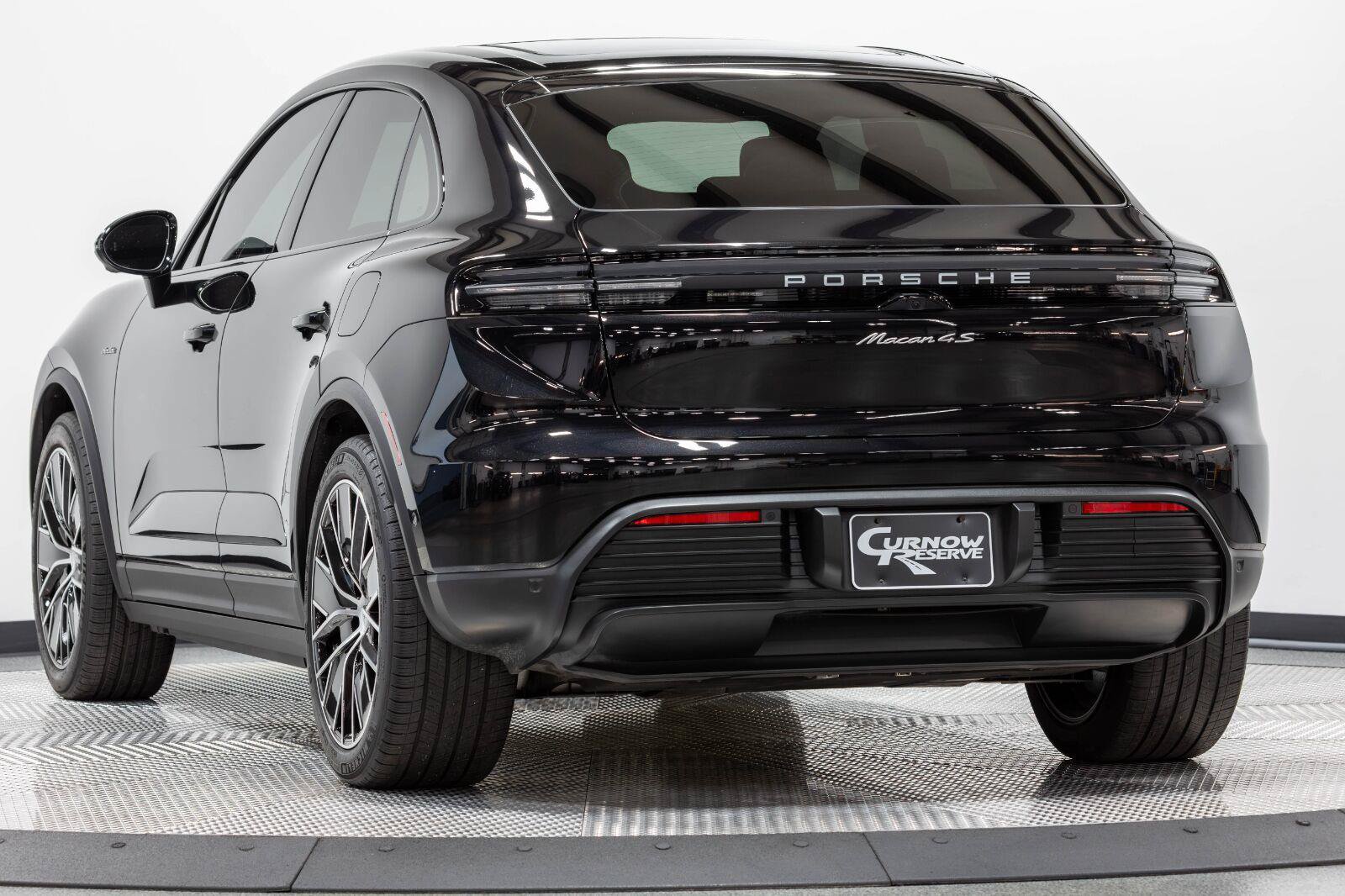 Used 2025 Porsche Macan 4S Electric AWD/4WD image 13