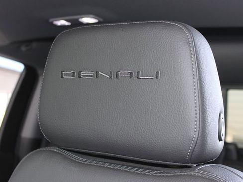 Used 2022 GMC Sierra 2500 Denali w/ Denali Black Diamond Edition image 28