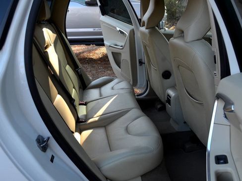 Used 2015 Volvo XC60 3.2 Premier Plus image 9