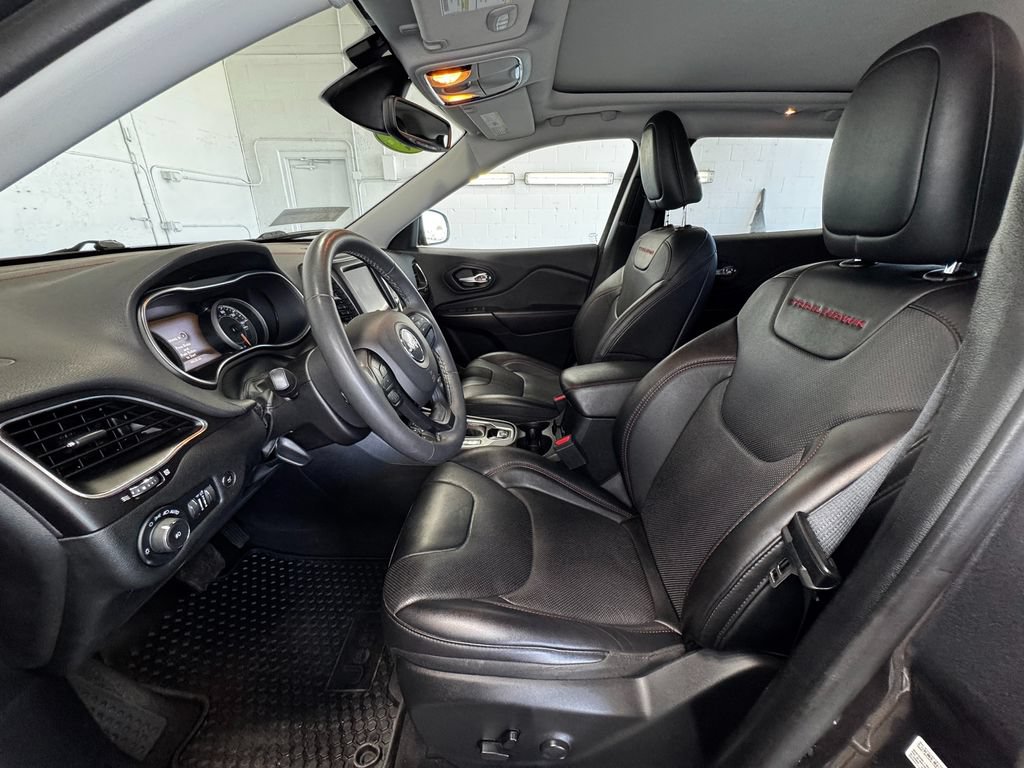 Used 2022 Jeep Cherokee Trailhawk w/ Sun, Sound & Nav Group AWD/4WD image 12