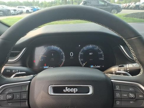 Used 2024 Jeep Grand Cherokee Altitude AWD/4WD image 19