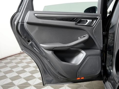 Certified 2023 Porsche Macan Turbo AWD/4WD image 33