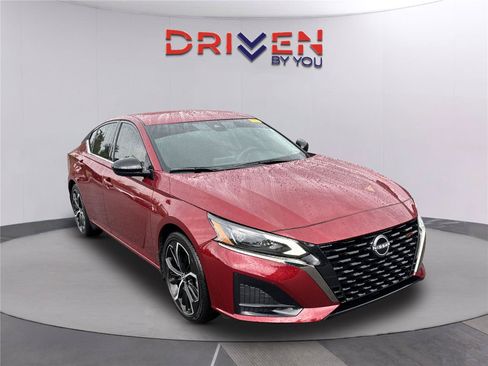 Used 2025 Nissan Altima 2.5 SR FWD image 2