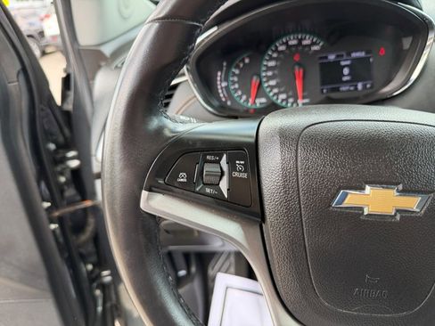 Used 2020 Chevrolet Trax LT w/ LT Convenience Package AWD/4WD image 19