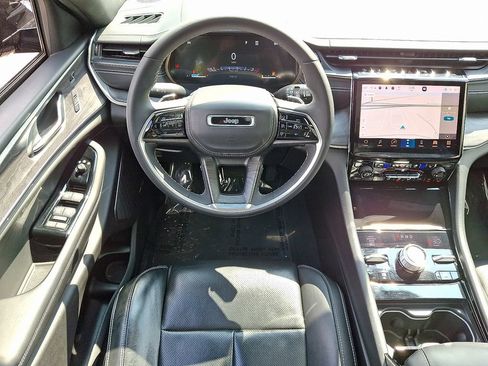 Certified 2023 Jeep Grand Cherokee Overland w/ Luxury Tech Group IV AWD/4WD image 12