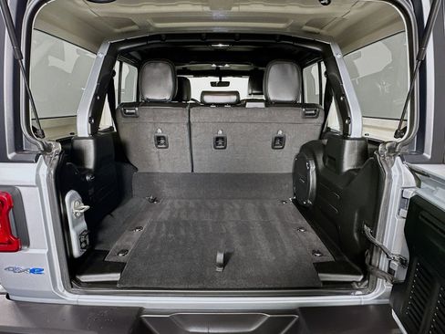 Used 2023 Jeep Wrangler Unlimited Sahara image 27