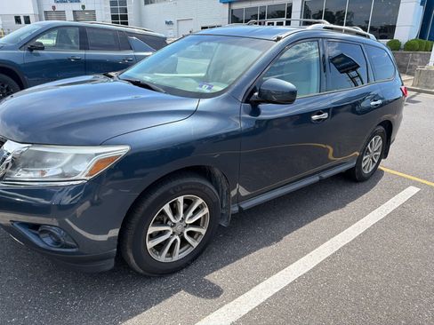 Used 2015 Nissan Pathfinder S AWD/4WD image 6