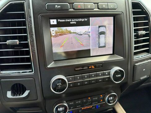 Used 2019 Ford Expedition Limited w/ Equipment Group 302A RWD image 3