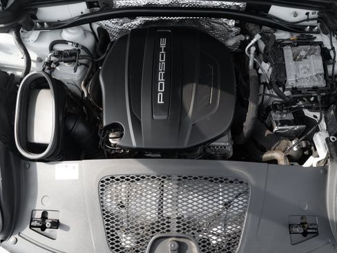 Used 2019 Porsche Macan AWD/4WD image 33
