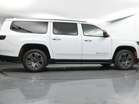 Used 2024 Jeep Wagoneer L Series II image 29