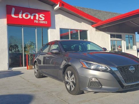 Used 2020 Nissan Altima 2.5 S FWD image 2