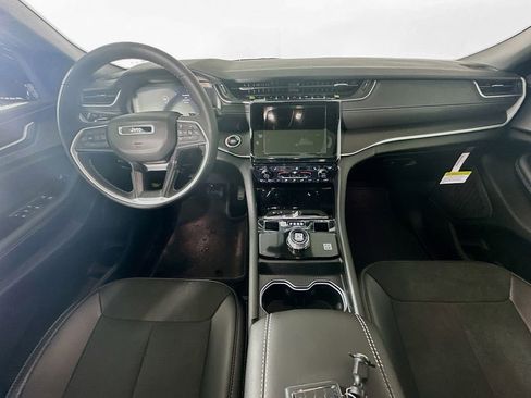 New 2025 Jeep Grand Cherokee L Altitude image 9