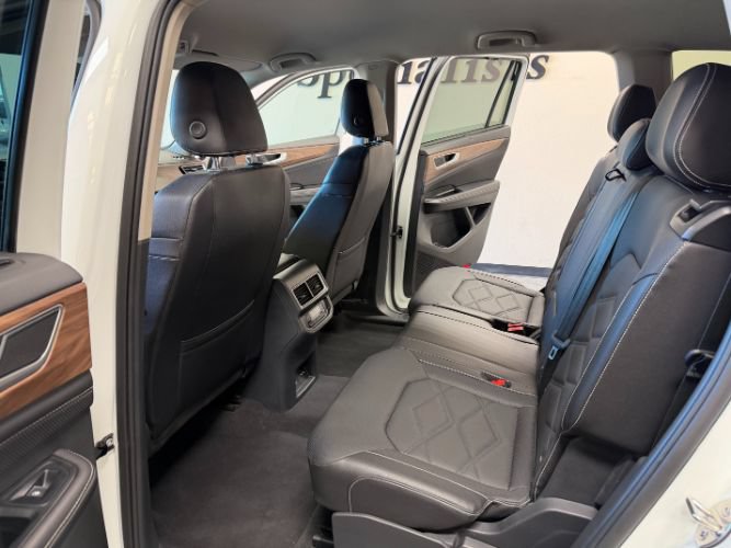 Used 2025 Volkswagen Atlas SE FWD image 27