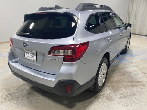 Used 2018 Subaru Outback 2.5i Premium image 8