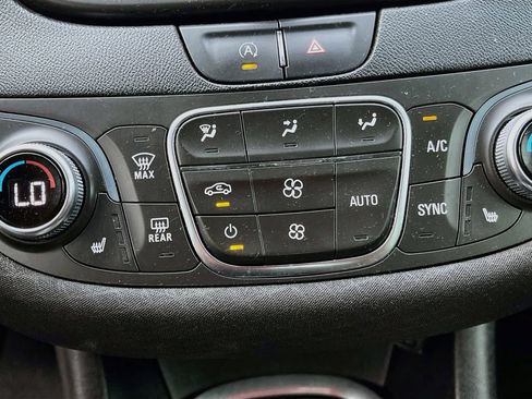 Used 2021 Chevrolet Malibu LT FWD image 18